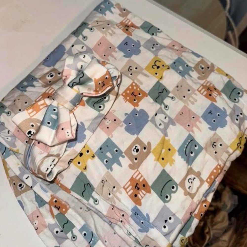 Bow and swaddle bundle